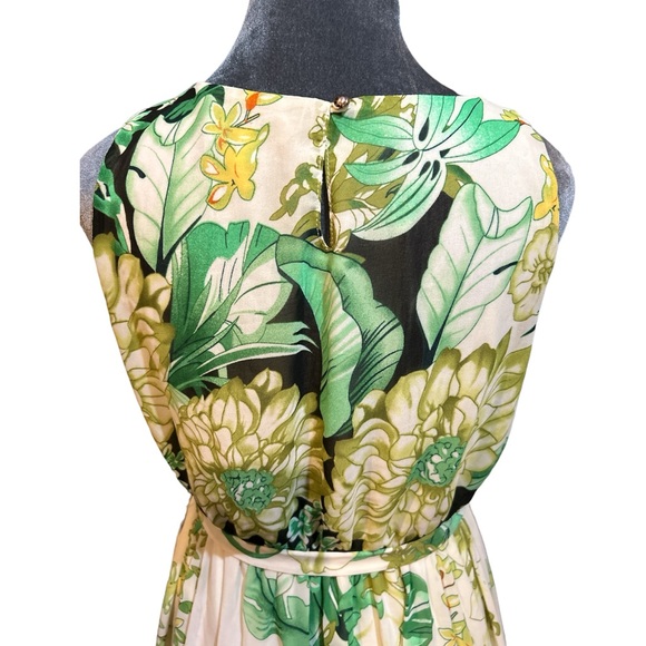 Magic light flowing botanical floral print pleated bodice tie at waist - Picture 3 of 5